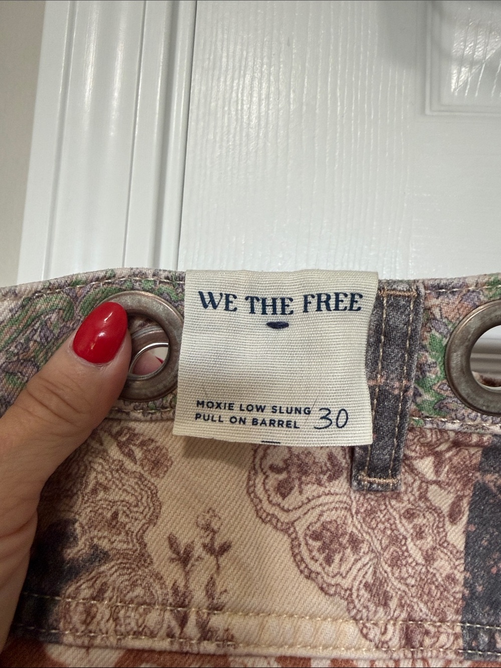 Free People We the Free Moxie Low Slung Pull on Barrel Brown Motif Sz 30 NWT - Picture 7 of 9